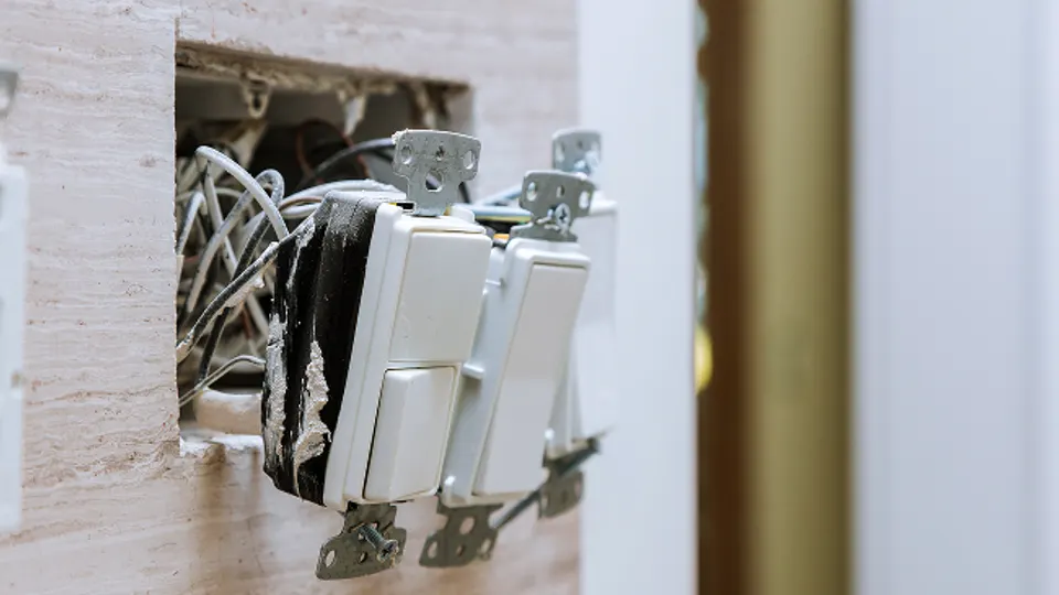 Lesson thumbnail: How to Replace a 3-Way Light Switch